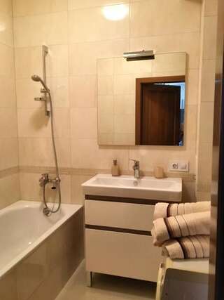 Апартаменты Apartment at the heart of Lviv Львов Улучшенные апартаменты-20